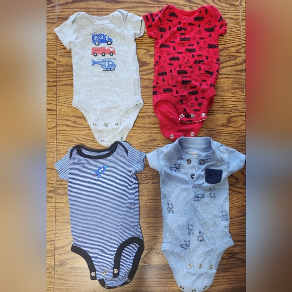 Newborn onesie - Picture 3 of 3